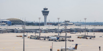 Am Münchner Flughafen werden vergessene Gepäckstücke versteigert